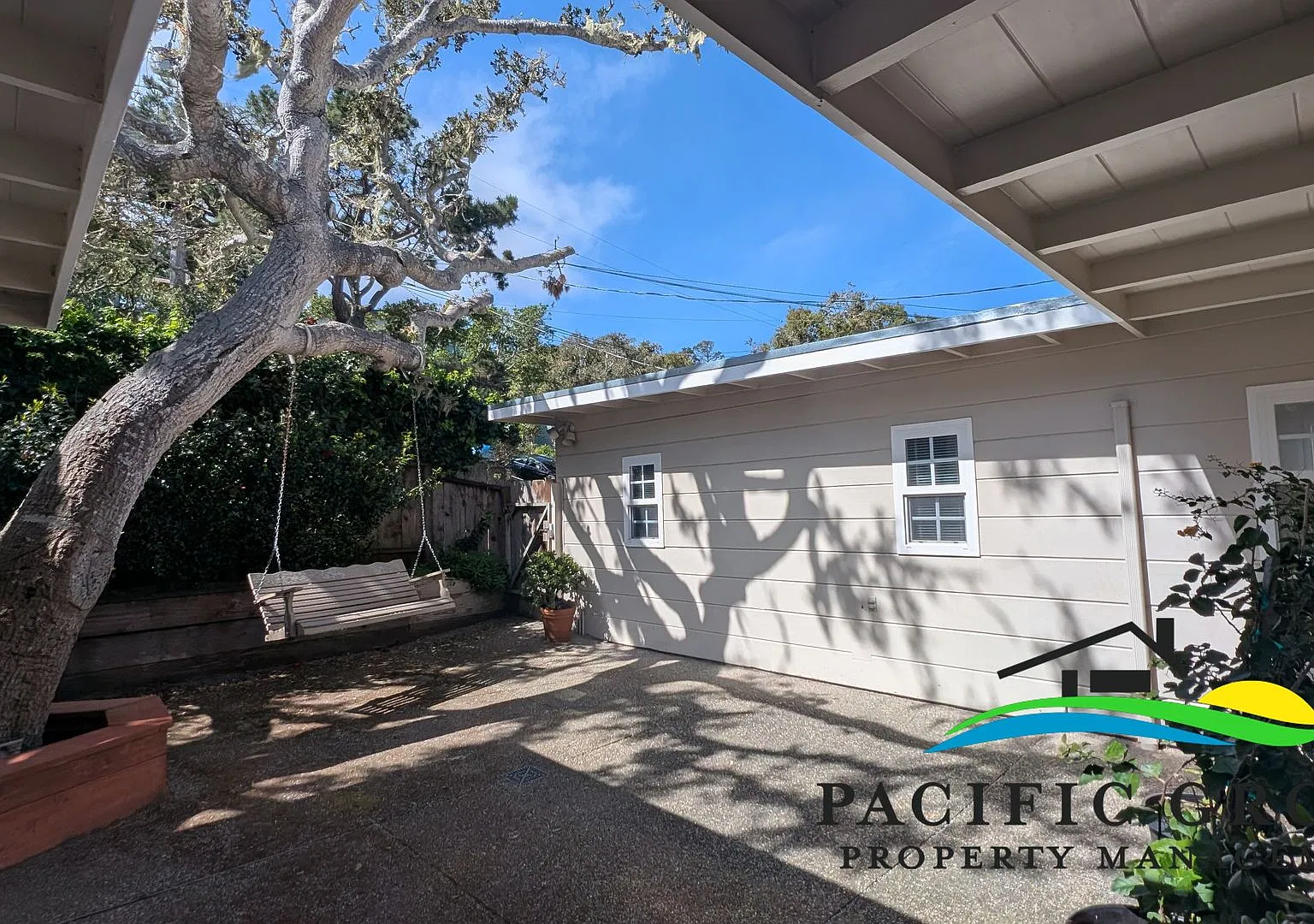Charming New Monterey Home with Bay Views with all utilities included — Photo 3