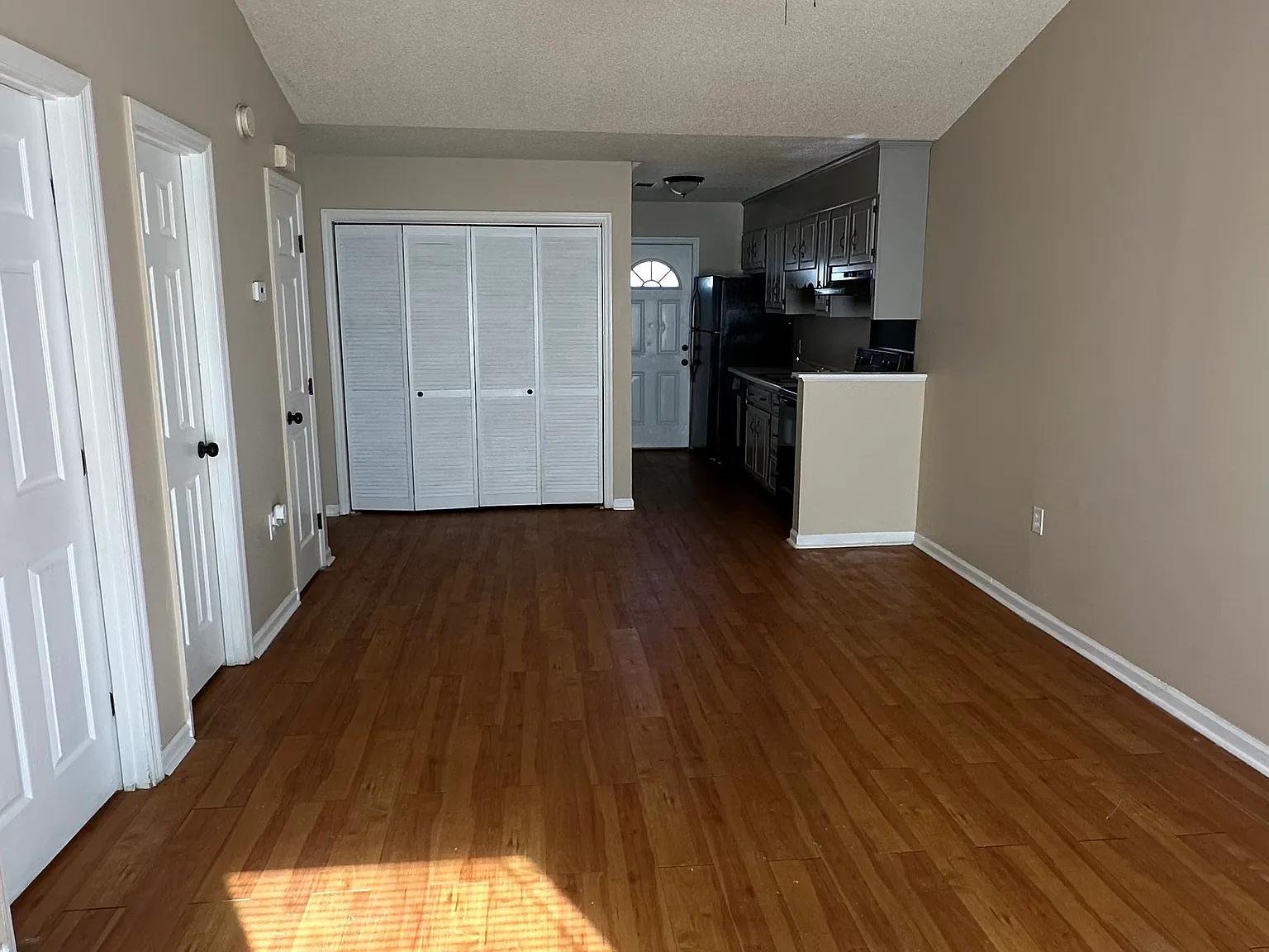 232 Lanier Dr — Photo 2