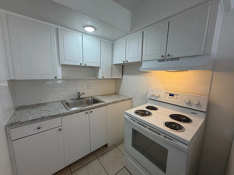 123 Erie St — Photo 37