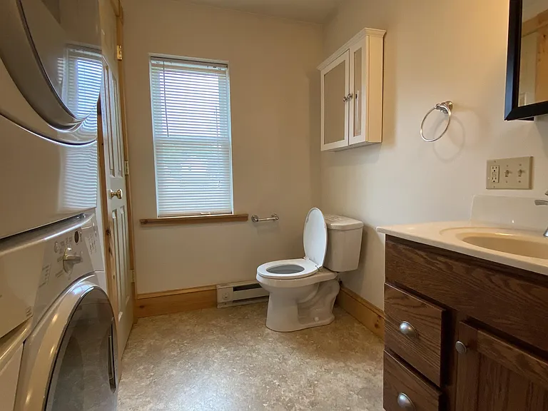 1138 Memorial Ave — Photo 7