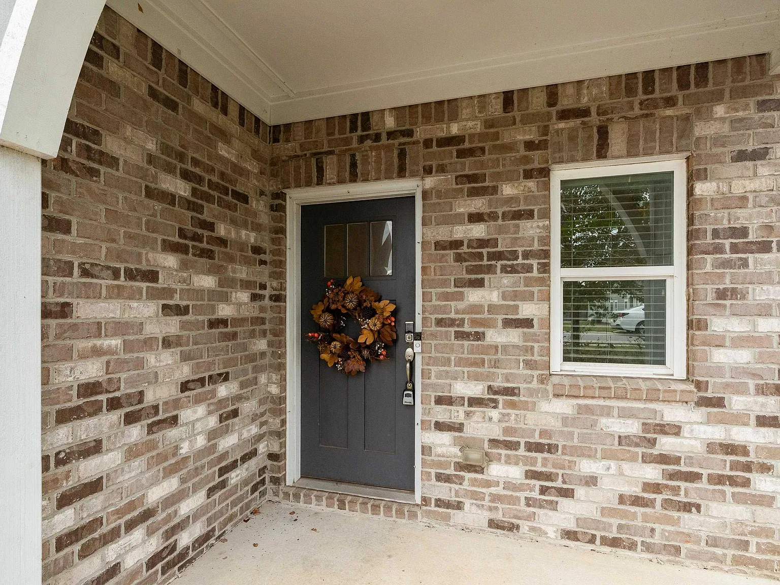 4 bed, 2.0 bath, 1912 sqft, $2,395 — Photo 2