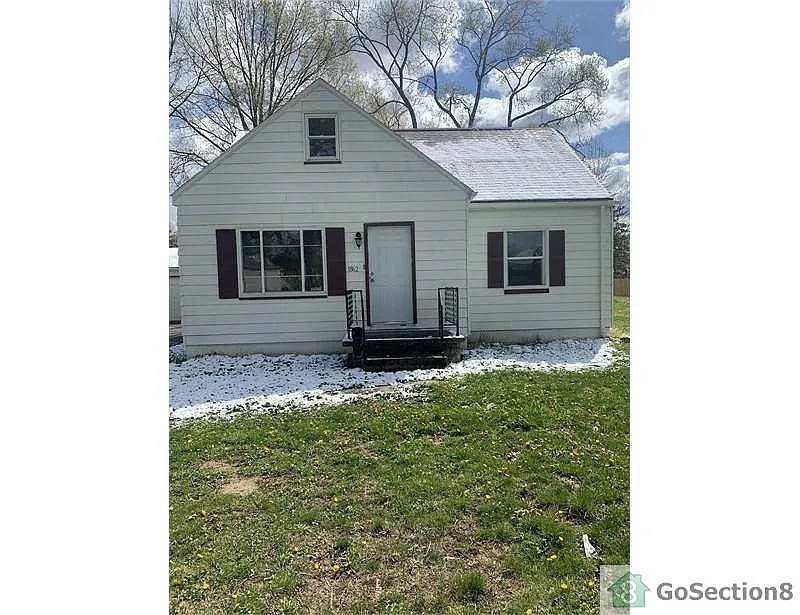 1862 Northfield Ave NW photo 1