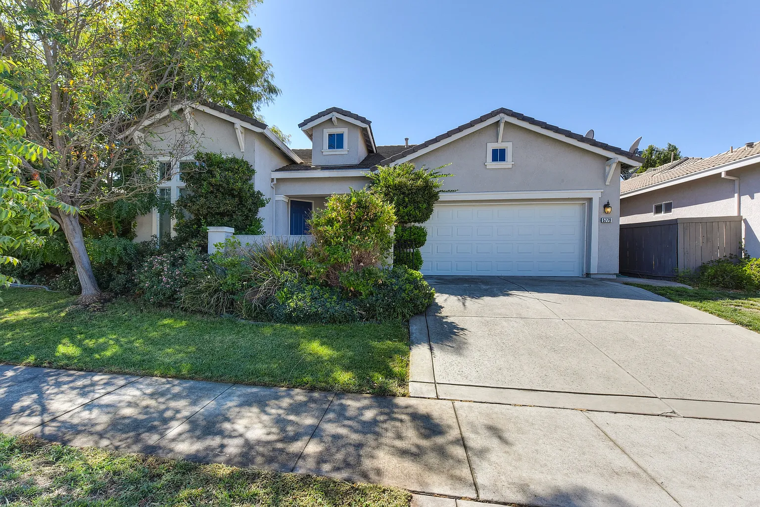 5779 Bridgecross Dr photo 1