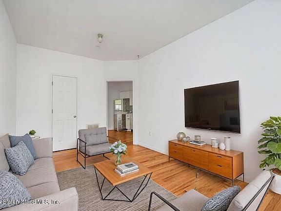 5th image of 210 Corson Ave