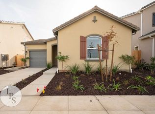 1176 Ponderosa Way W, Madera, CA 93636