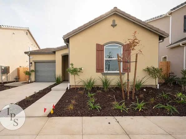 370 Lodge Rd S, Madera, CA 93636