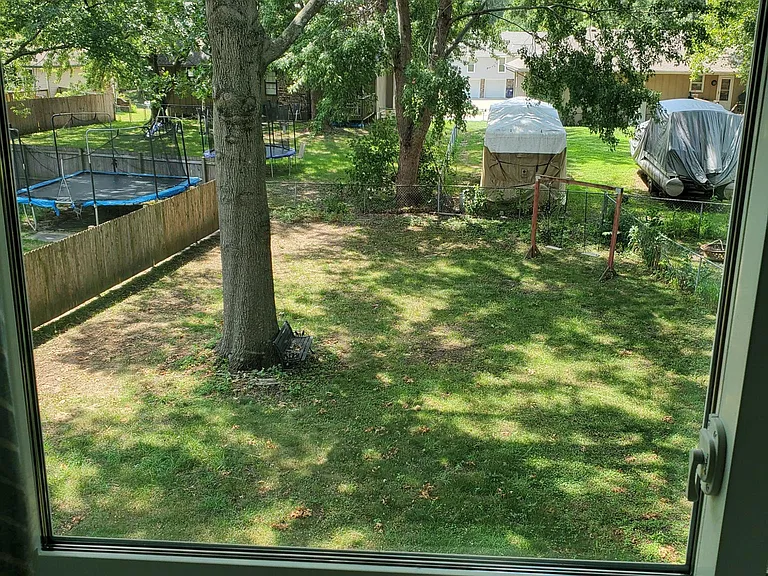 304 SE Gingerbread Ln — Photo 3