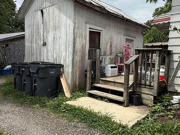 5th image of 211 N Main St