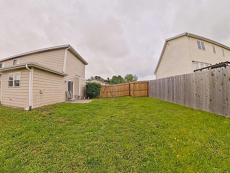 601 Harland Dr — Photo 10