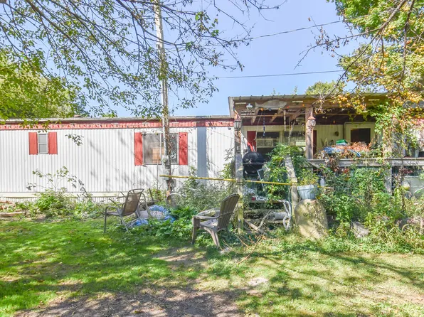 204 Dons Dr, Quincy, MI 49036