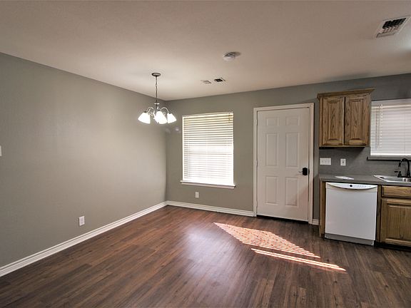 5th image of 105 Church St