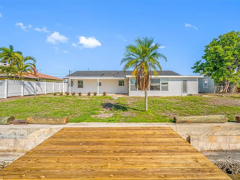 7930 Causeway Blvd S — Photo 42