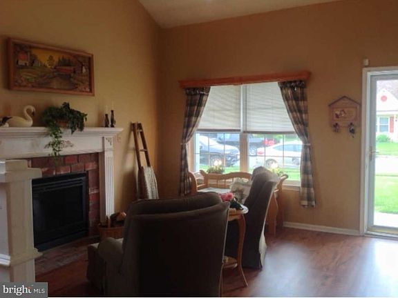 4th image of 141 Redden Ln