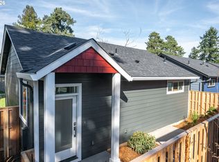 6215 SE Knapp St #B, Portland, OR