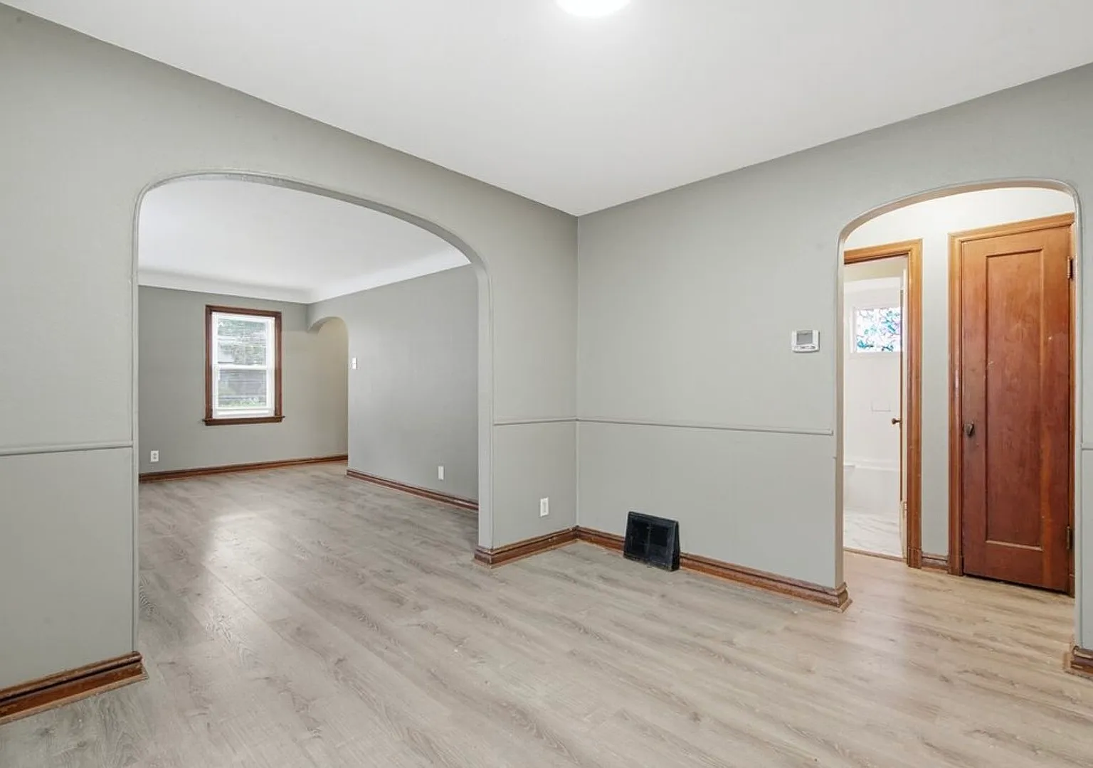 3 bed, 960 sqft, $1,090 — Photo 3