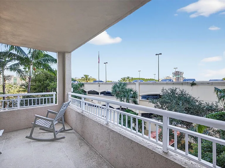 19501 W Country Club Dr #313 — Photo 33