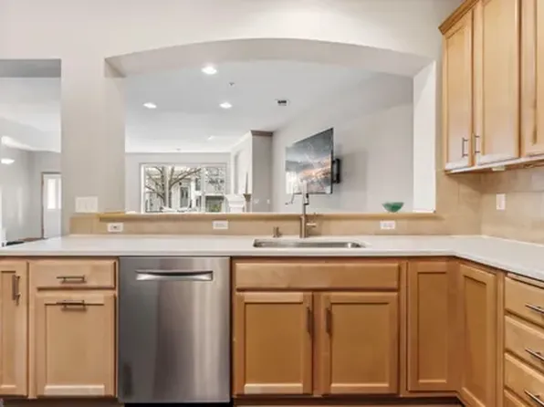 8056 Golden Valley Rd, Golden Valley, MN 55427