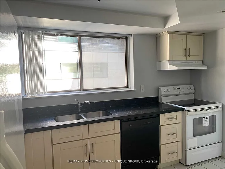 44 Gerrard St W #606 — Photo 2