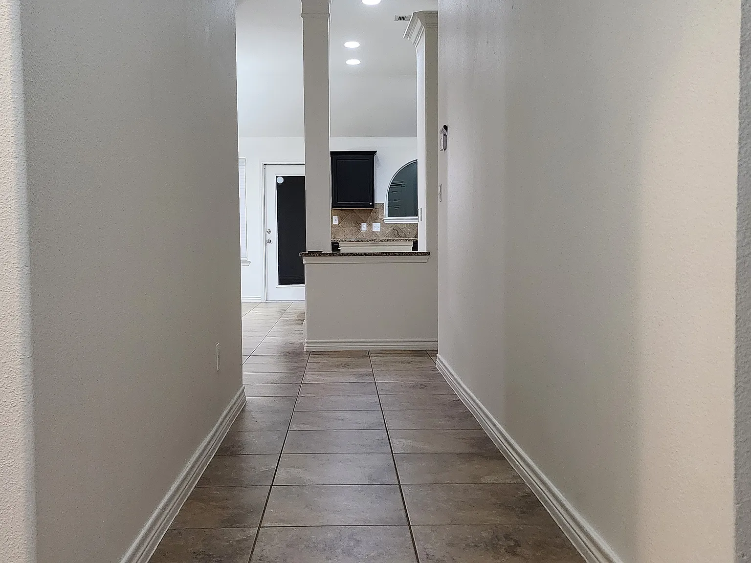 4 bed, 1807 sqft, $2,500 — Photo 3