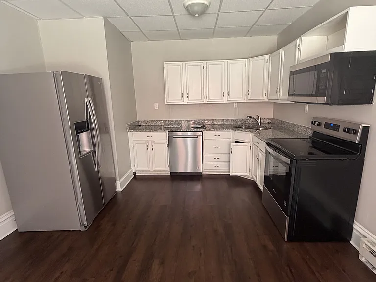 30 W 4th St #1 — Photo 2