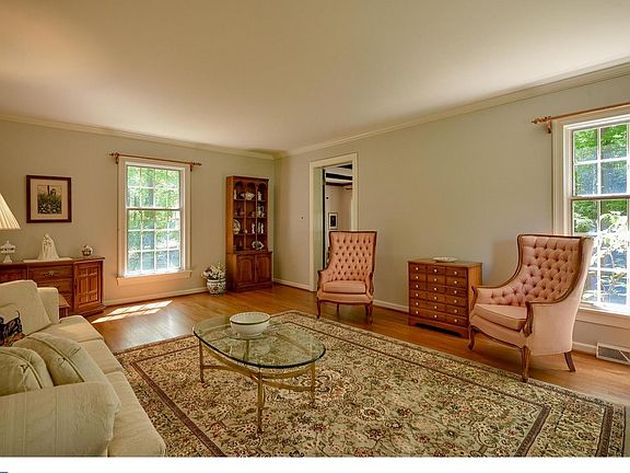 5th image of 3907 Heather Dr