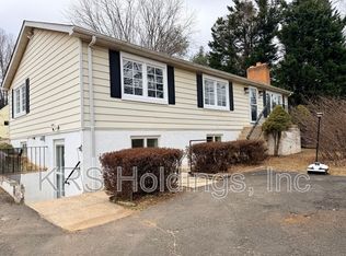 816 Utterback Store Rd, Great Falls, VA 22066