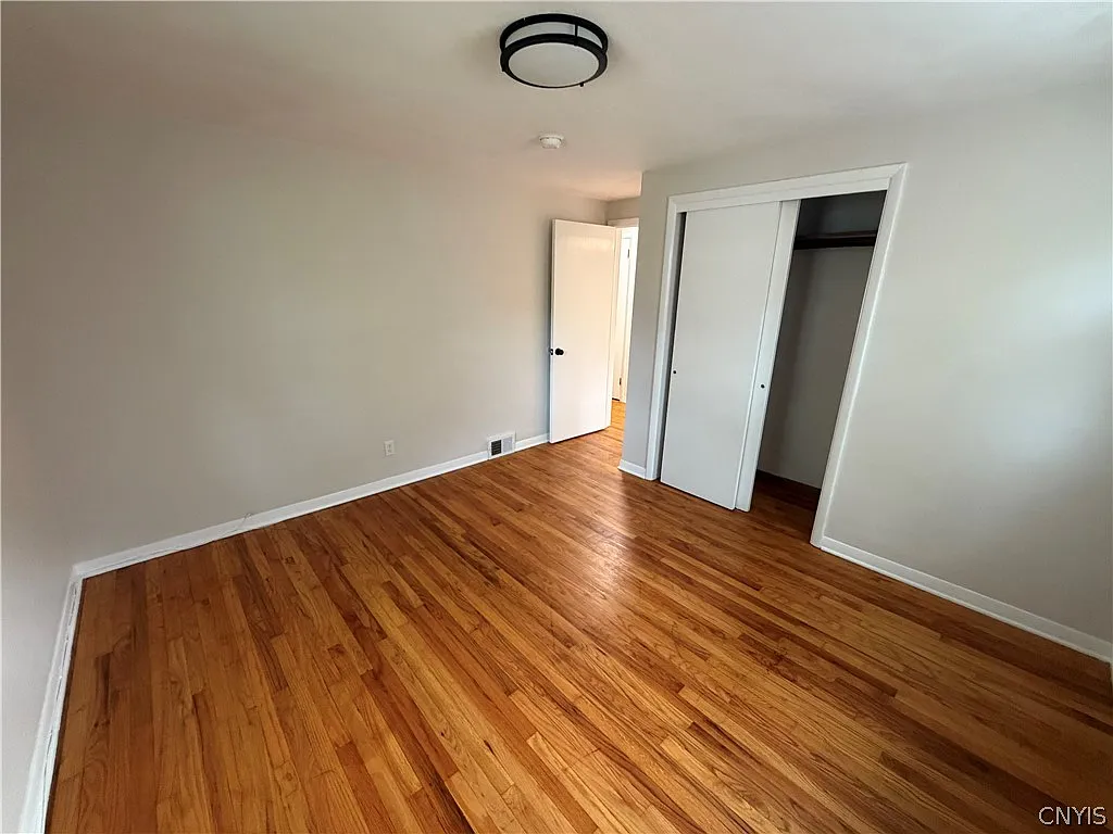 2 bed, 1.0 bath, 1692 sqft, $1,550 — Photo 2
