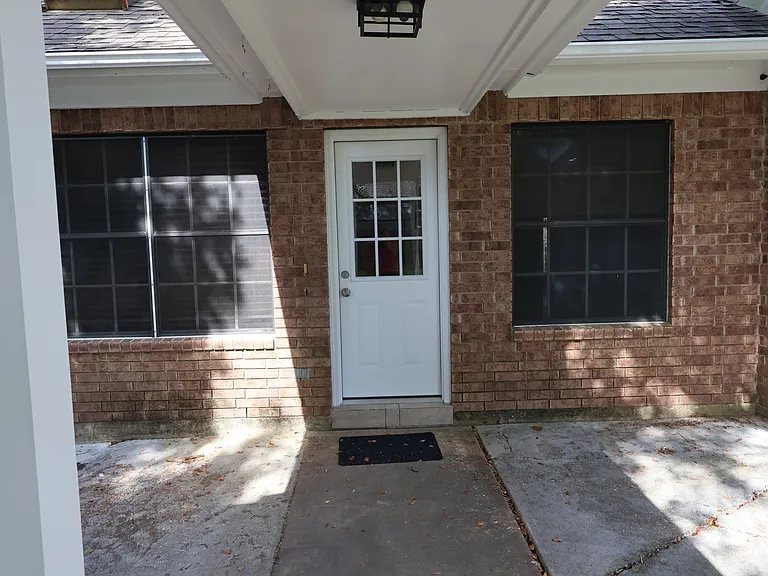 Back entry with breezeway.