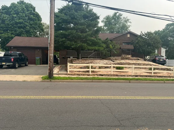 342 Suttons Ln, Edison, NJ 08817