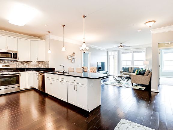 3rd image of 13722 Neil Armstrong Ave APT 506