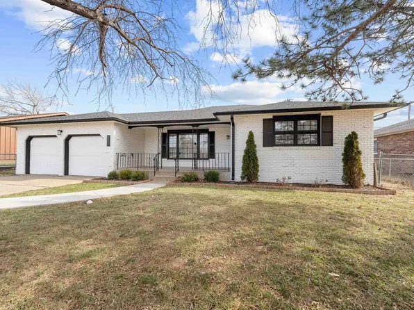681 Starlight Dr, Salina, KS 67401