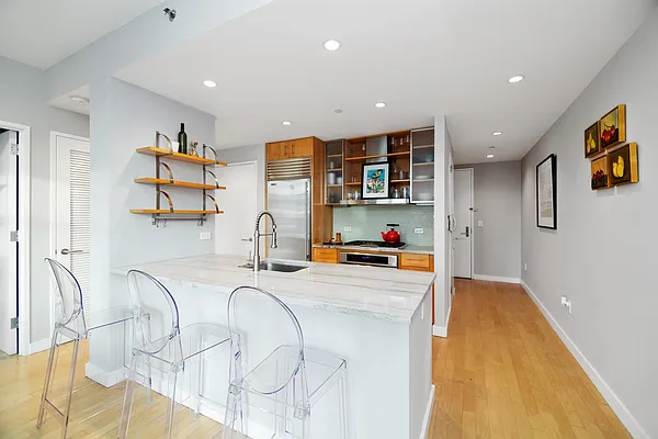 Rented by R New York | media 7