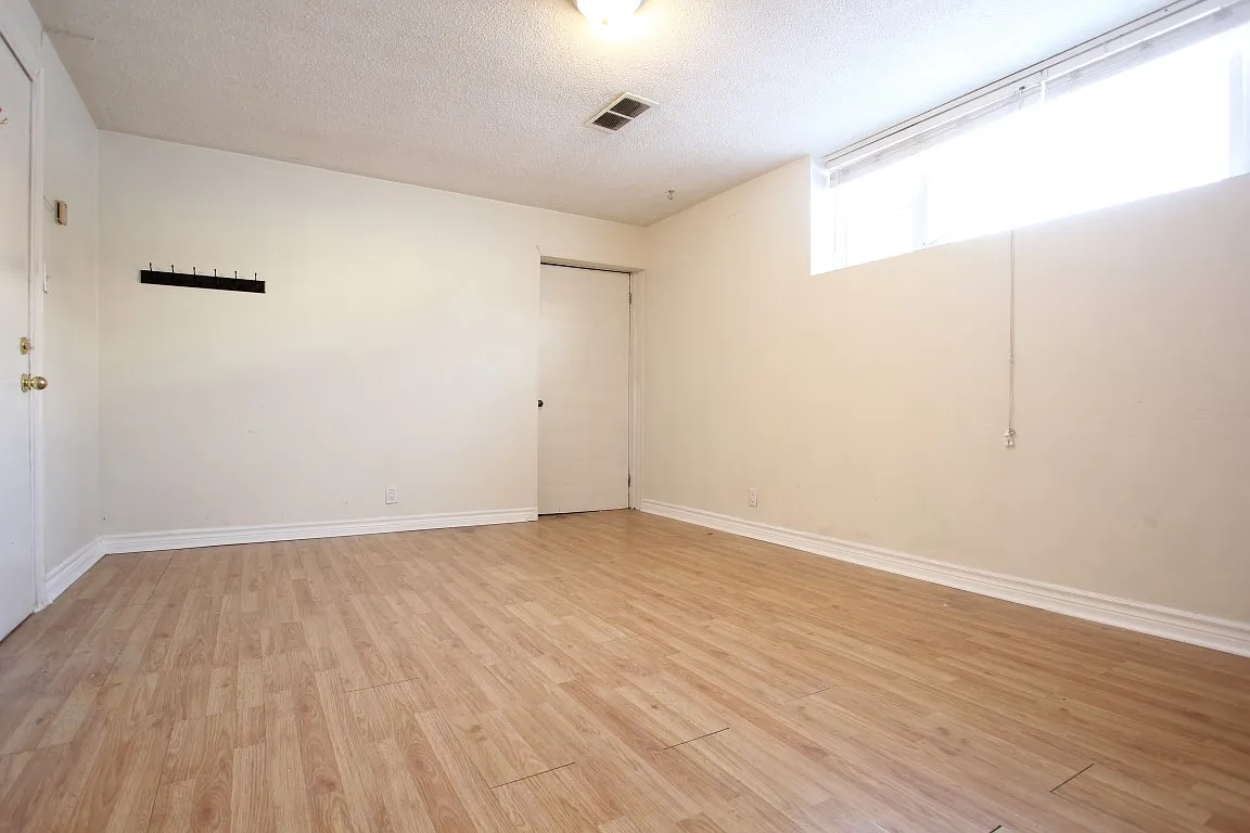 3 Clover St — Photo 1