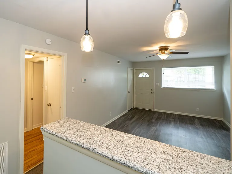 1600 N Alston Ave — Photo 5