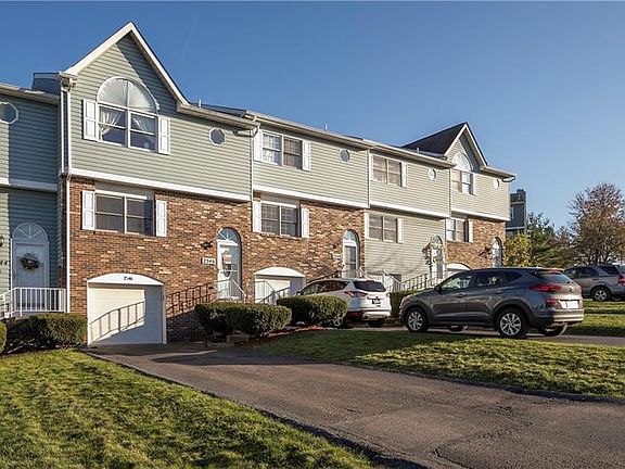 2nd image of 2546 Hawthorne Dr