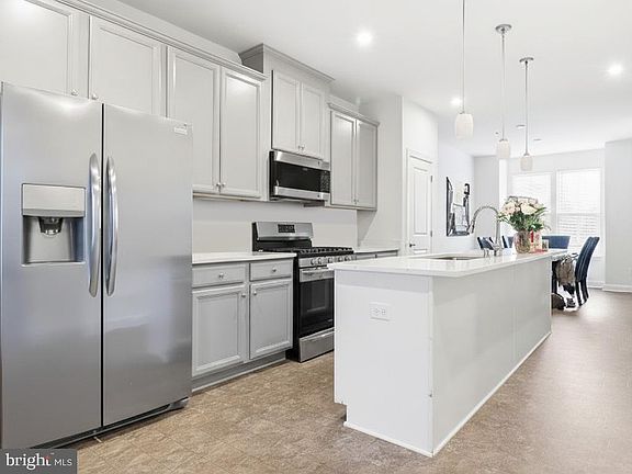 5th image of 237 Phoenix Dr