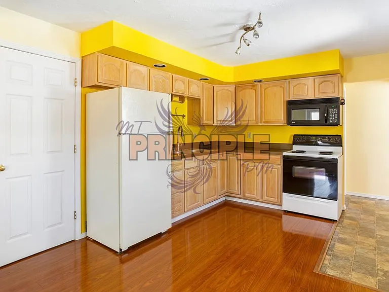 2021 Johns Ave — Photo 9