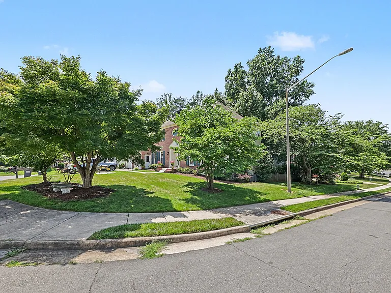 16652 Purcival Ct — Photo 27