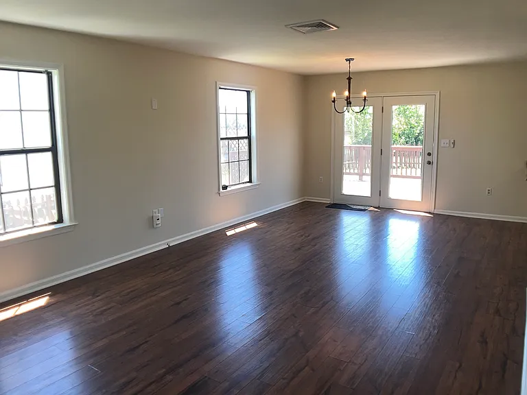 50 Carriage House Dr — Photo 2
