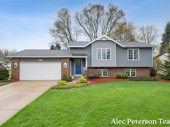 11154 Autumn Dr, Zeeland, MI 49464