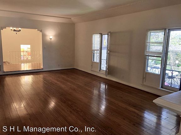 5th image of 363 N Mansfield Ave