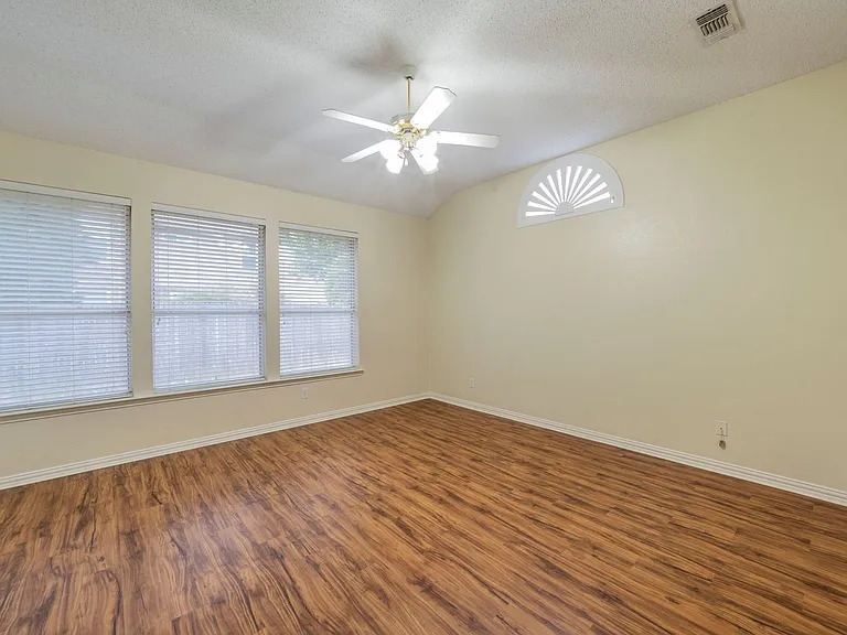 4709 Belladonna Dr — Photo 13