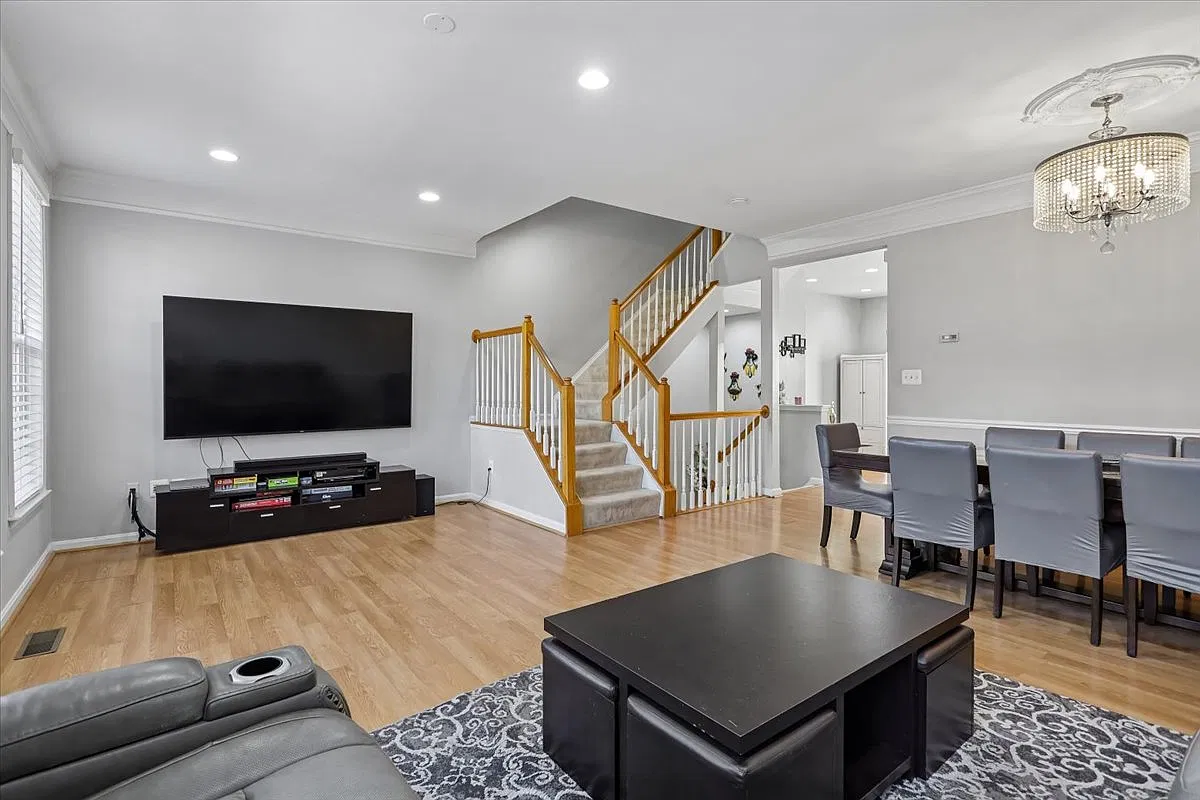 3 bed, 2.5 bath, 2148 sqft, $3,100 — Photo 4