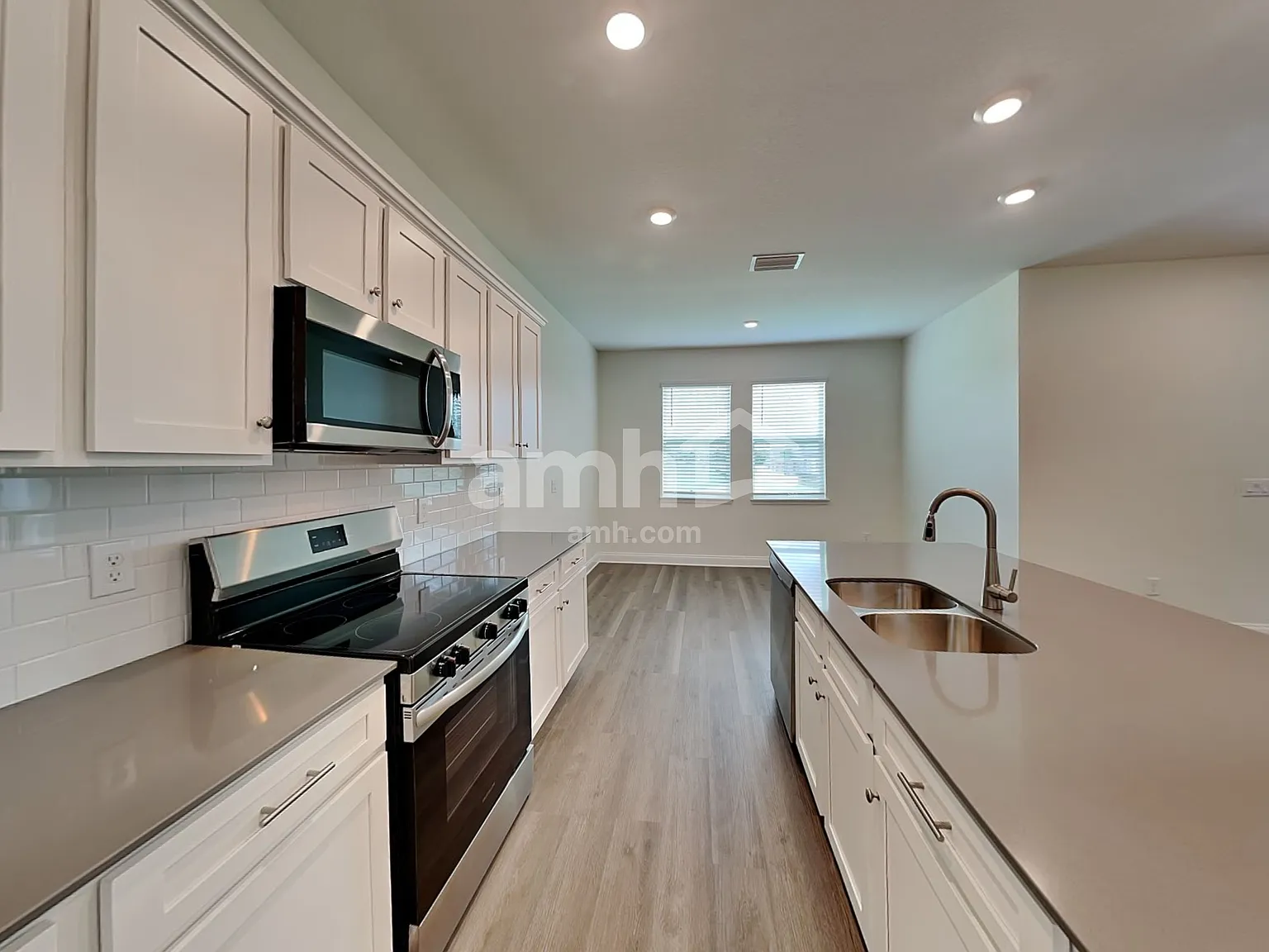4 bed, 3.0 bath, 2245 sqft, $2,460 — Photo 3