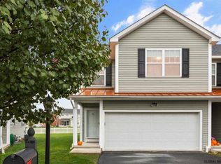 16 Amalia Ln, Rensselaer, NY 12144