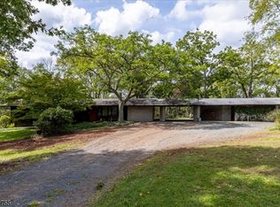 60 Mill Pond Rd, Belle Mead, NJ 08502