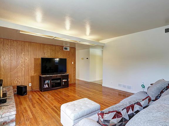 5th image of 5119 McCloud Dr