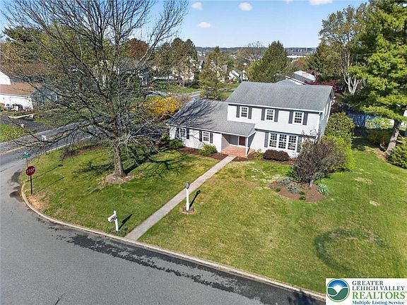 4th image of 1078 Hill Dr