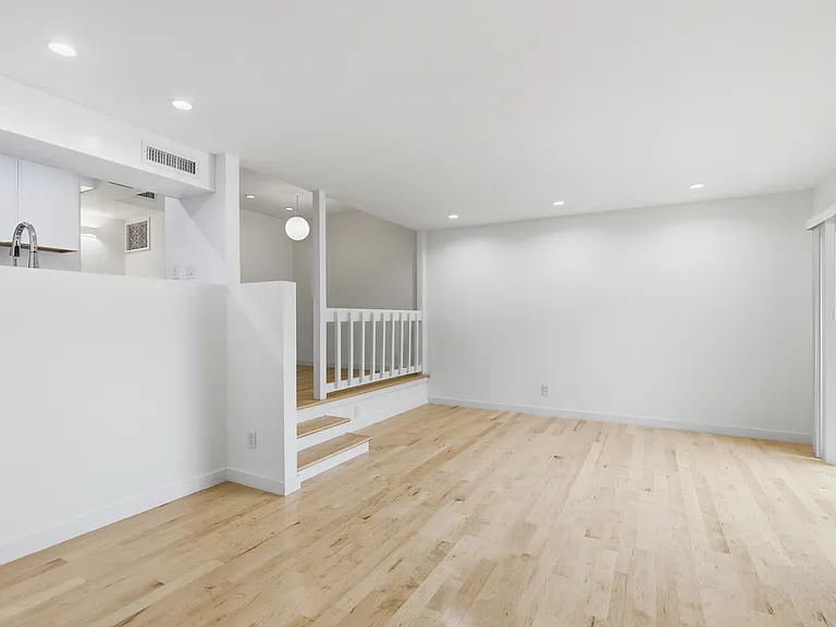 4111 Tujunga Ave #14 — Photo 3