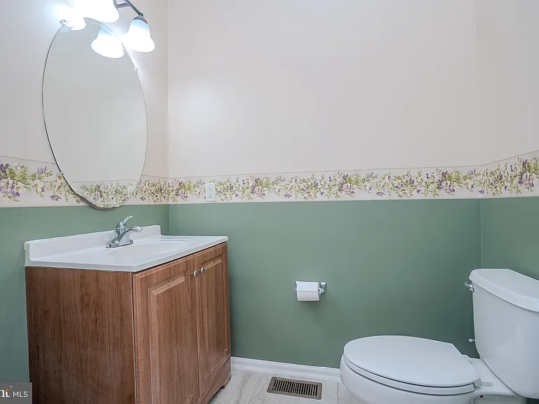 31 Hawthorn Dr — Photo 9
